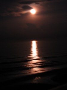 OrmondBeachMoonrise09080501 Moonrise at Ormond Beach, Florida. August 5, 2009.